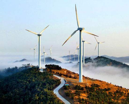 任强风吹拂 中车风电机组傲立在青藏高原